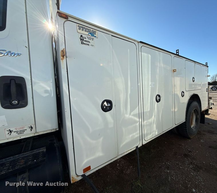 image for item EG7957 2008 International 4400 utility / service truck