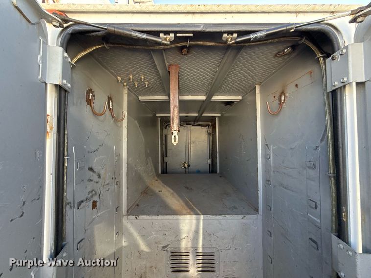 image for item EG7957 2008 International 4400 utility / service truck