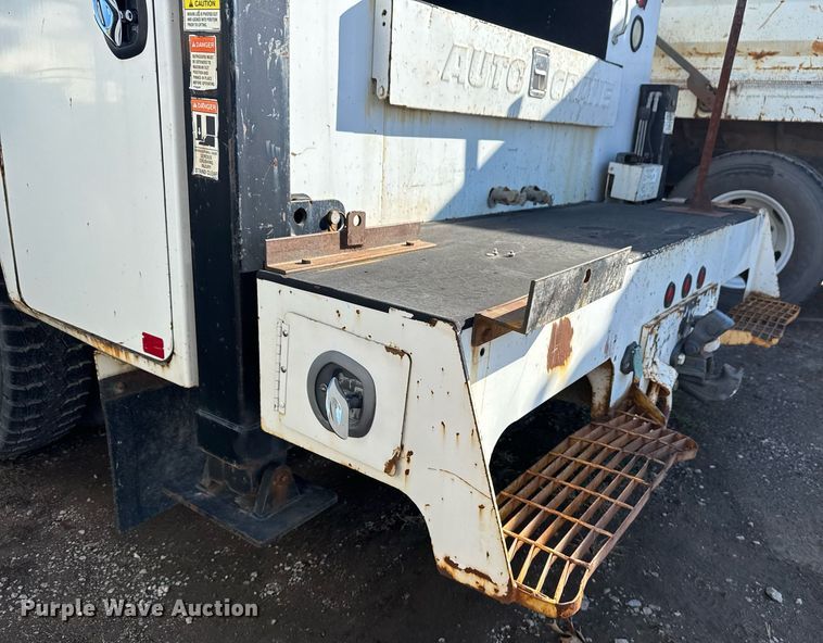 image for item EG7957 2008 International 4400 utility / service truck