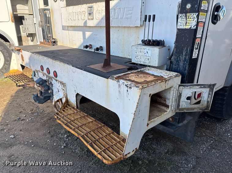 image for item EG7957 2008 International 4400 utility / service truck