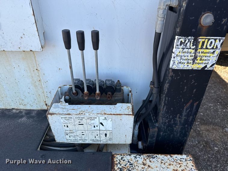 image for item EG7957 2008 International 4400 utility / service truck