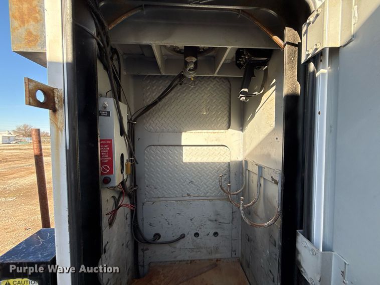 image for item EG7957 2008 International 4400 utility / service truck