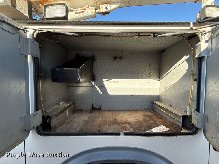 image for item EG7957 2008 International 4400 utility / service truck