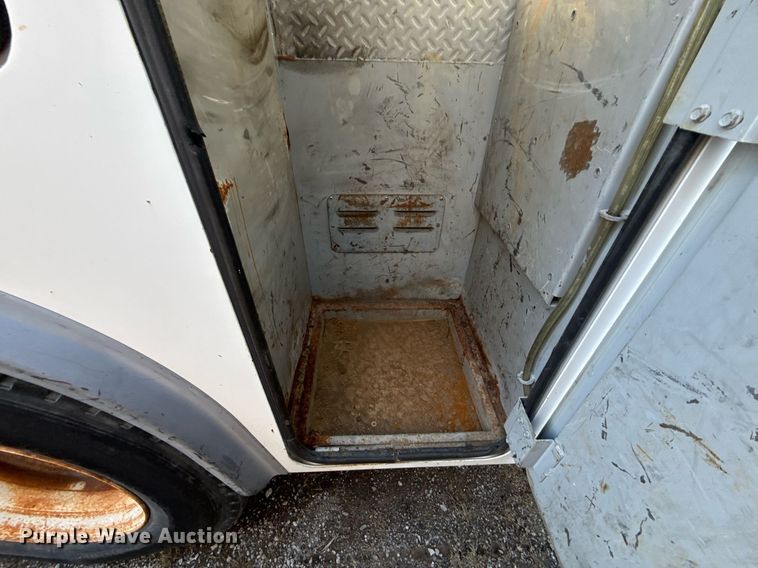 image for item EG7957 2008 International 4400 utility / service truck