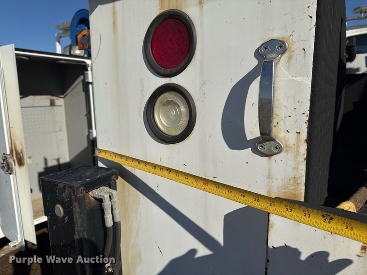 image for item EG7957 2008 International 4400 utility / service truck