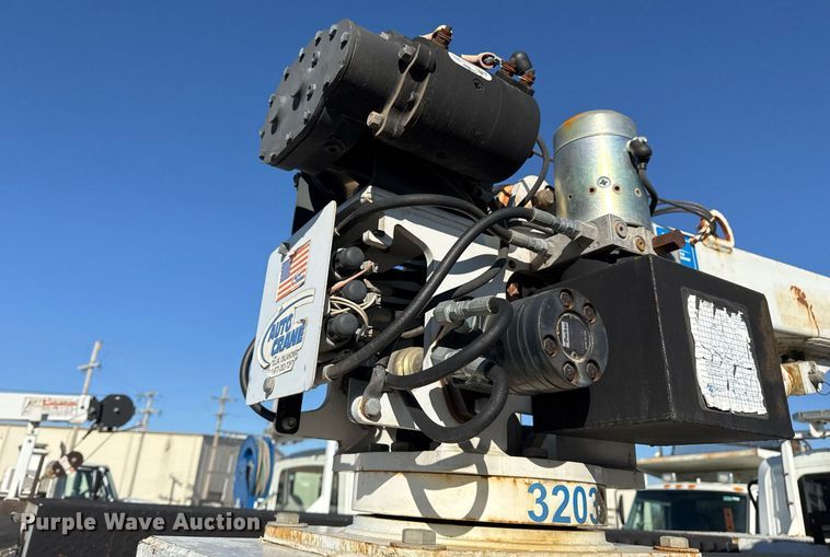 image for item EG7957 2008 International 4400 utility / service truck