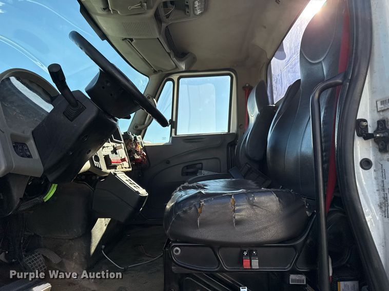 image for item EG7957 2008 International 4400 utility / service truck