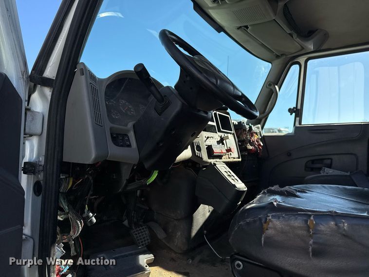 image for item EG7957 2008 International 4400 utility / service truck