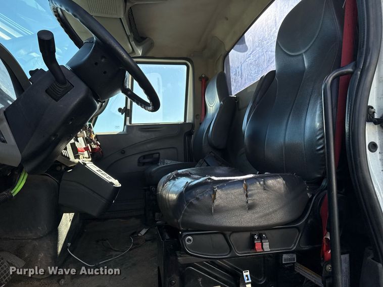 image for item EG7957 2008 International 4400 utility / service truck