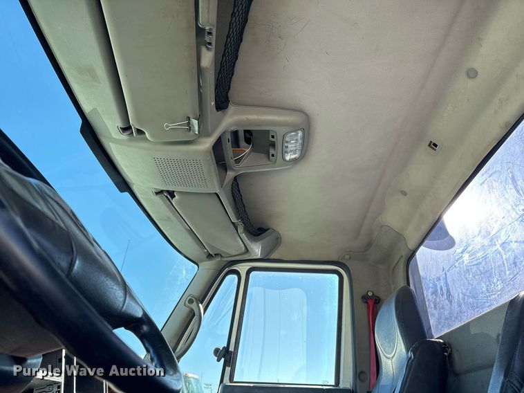 image for item EG7957 2008 International 4400 utility / service truck