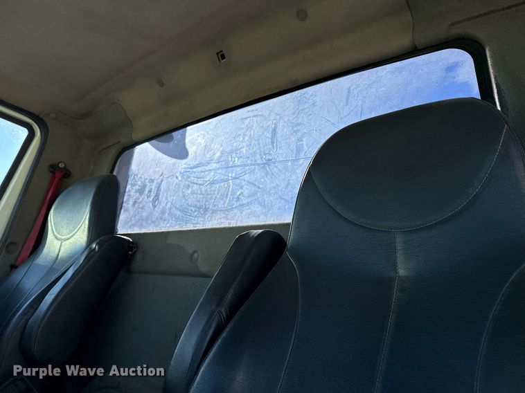 image for item EG7957 2008 International 4400 utility / service truck