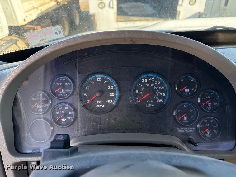 image for item EG7957 2008 International 4400 utility / service truck