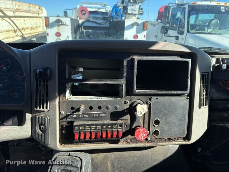 image for item EG7957 2008 International 4400 utility / service truck