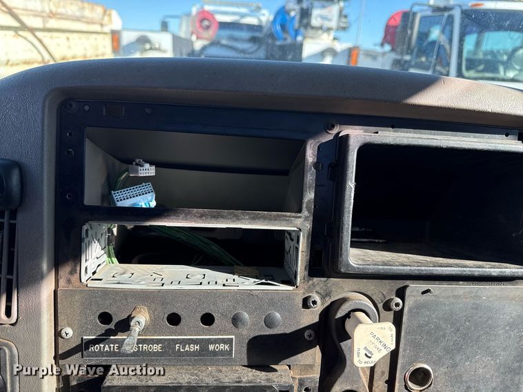 image for item EG7957 2008 International 4400 utility / service truck