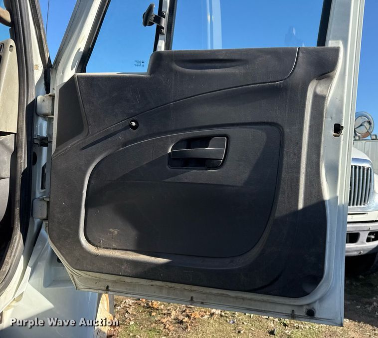 image for item EG7957 2008 International 4400 utility / service truck