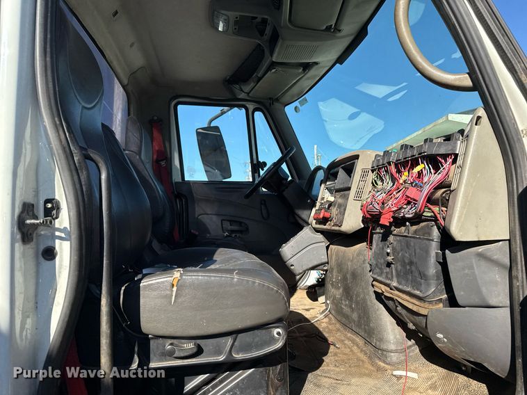 image for item EG7957 2008 International 4400 utility / service truck