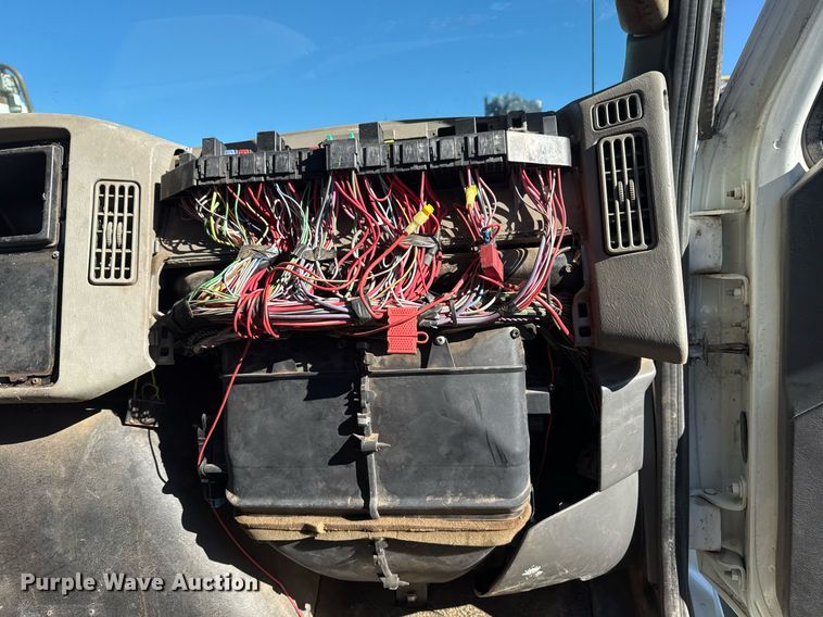 image for item EG7957 2008 International 4400 utility / service truck