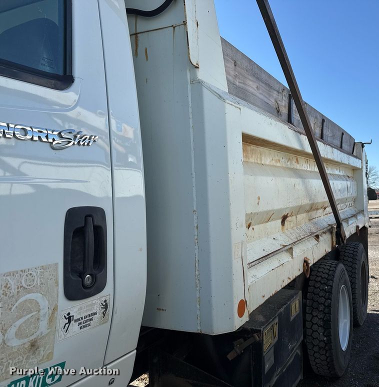 image for item EG7958 2011 International 7400 dump truck