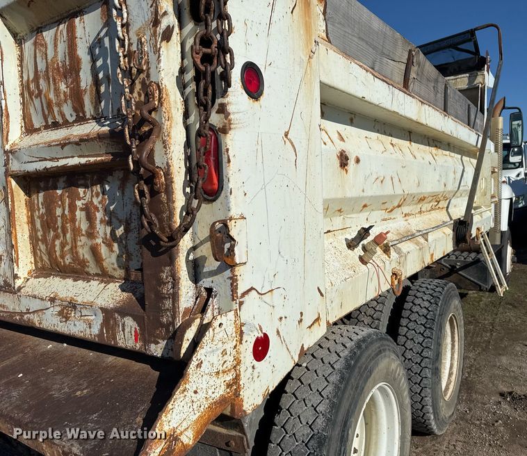 image for item EG7958 2011 International 7400 dump truck