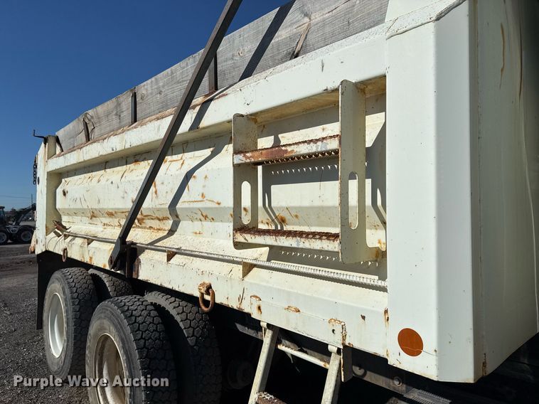 image for item EG7958 2011 International 7400 dump truck