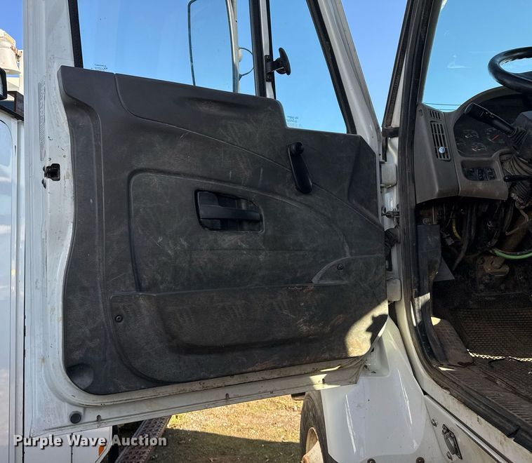 image for item EG7958 2011 International 7400 dump truck