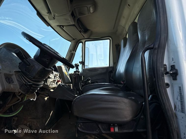 image for item EG7958 2011 International 7400 dump truck