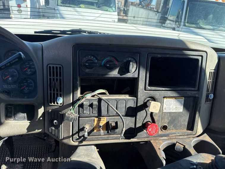 image for item EG7958 2011 International 7400 dump truck