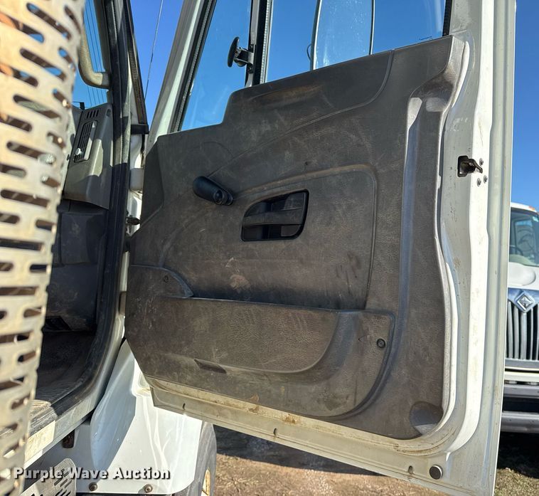 image for item EG7958 2011 International 7400 dump truck