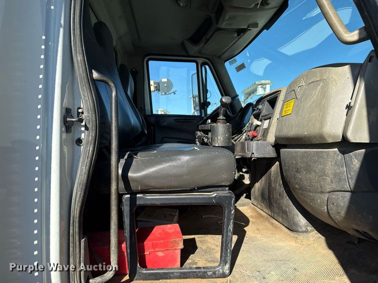 image for item EG7958 2011 International 7400 dump truck