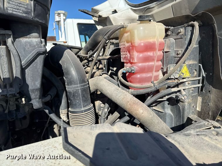 image for item EG7958 2011 International 7400 dump truck