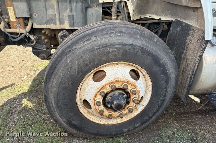 image for item EG7958 2011 International 7400 dump truck