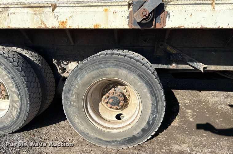 image for item EG7958 2011 International 7400 dump truck