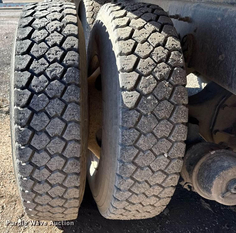 image for item EG7958 2011 International 7400 dump truck