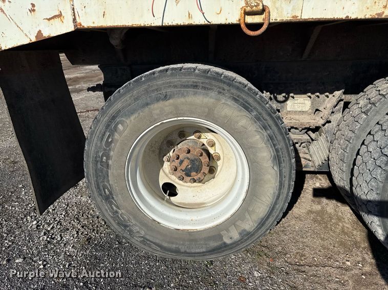 image for item EG7958 2011 International 7400 dump truck