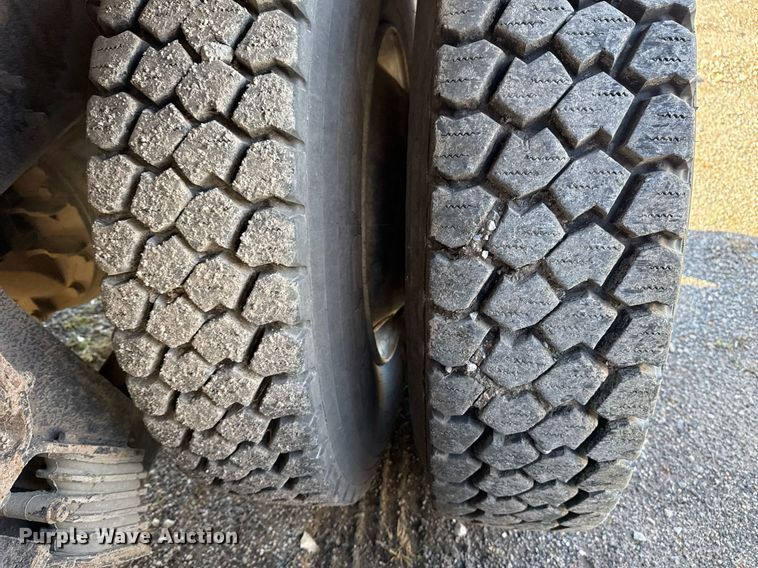 image for item EG7958 2011 International 7400 dump truck