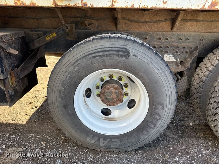 image for item EG7958 2011 International 7400 dump truck