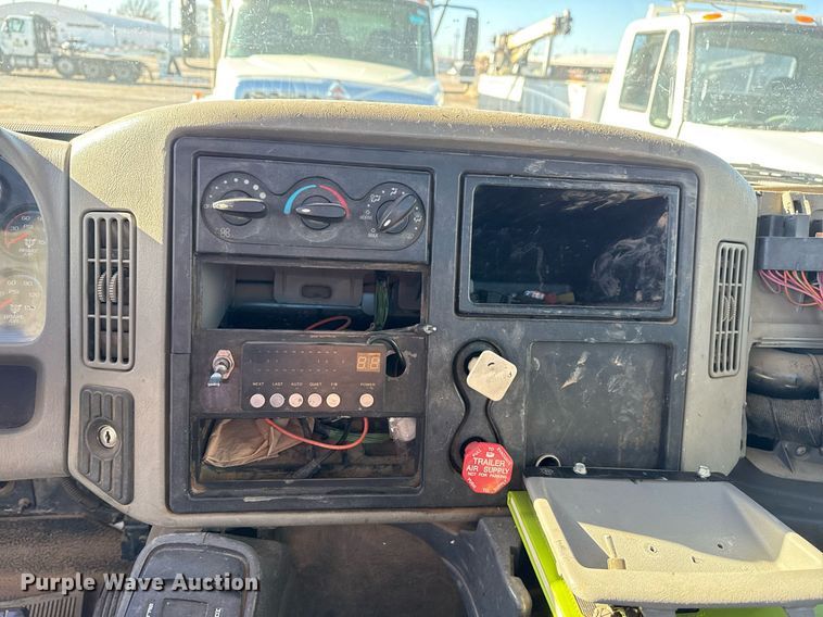 image for item EG7959 2008 International 4400 utility / service truck