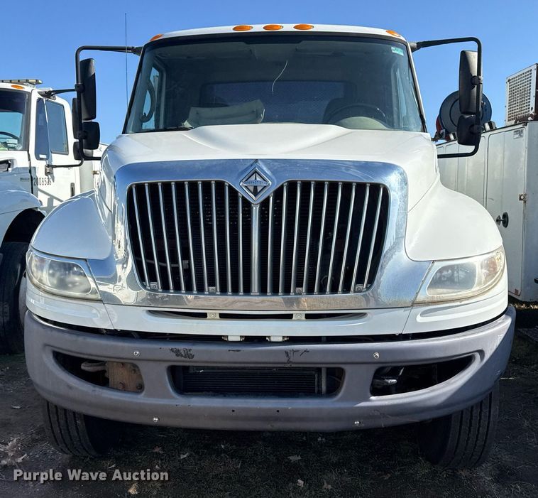 image for item EG7960 2009 International 4400 utility / service truck