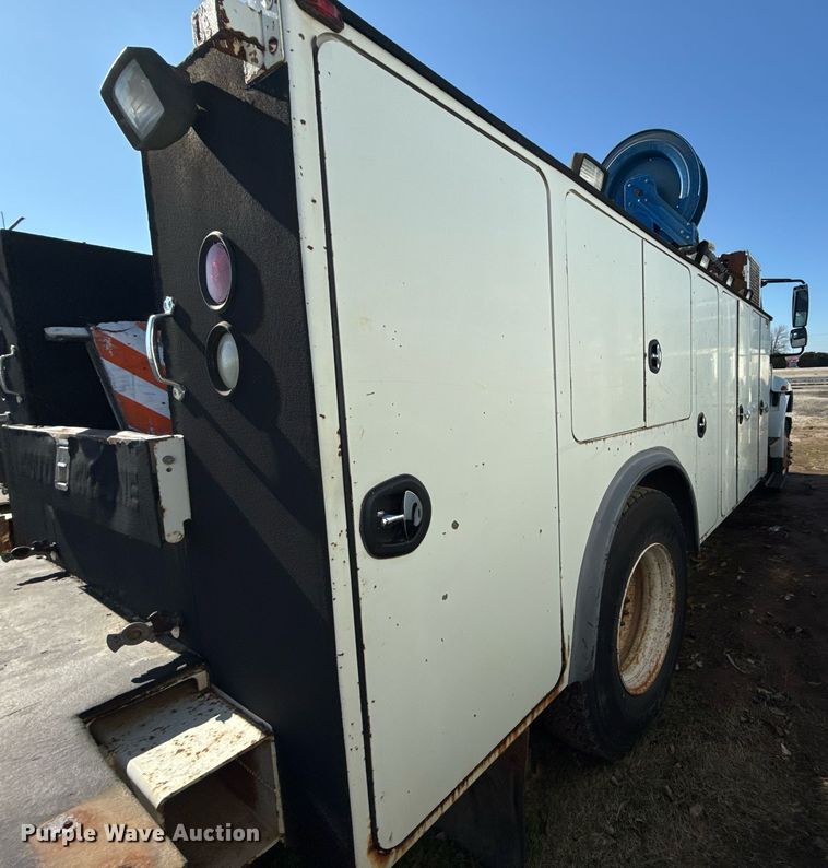 image for item EG7960 2009 International 4400 utility / service truck