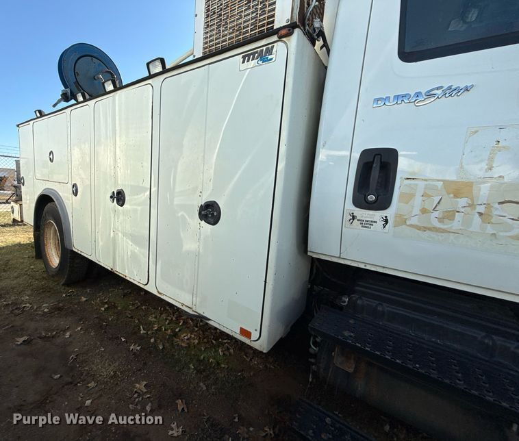 image for item EG7960 2009 International 4400 utility / service truck