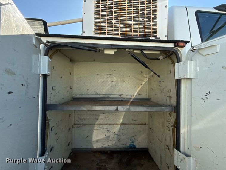 image for item EG7960 2009 International 4400 utility / service truck