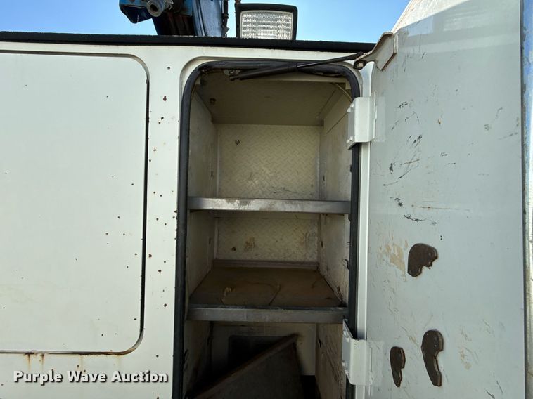 image for item EG7960 2009 International 4400 utility / service truck