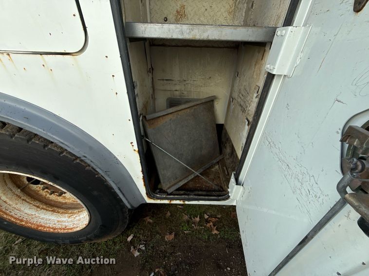 image for item EG7960 2009 International 4400 utility / service truck