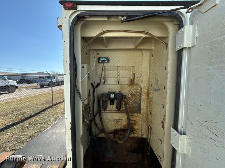 image for item EG7960 2009 International 4400 utility / service truck