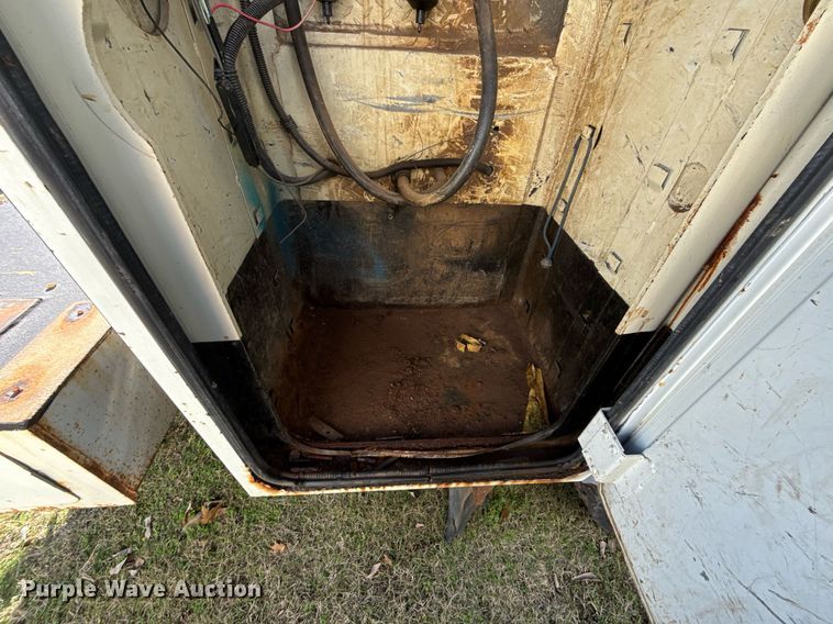 image for item EG7960 2009 International 4400 utility / service truck