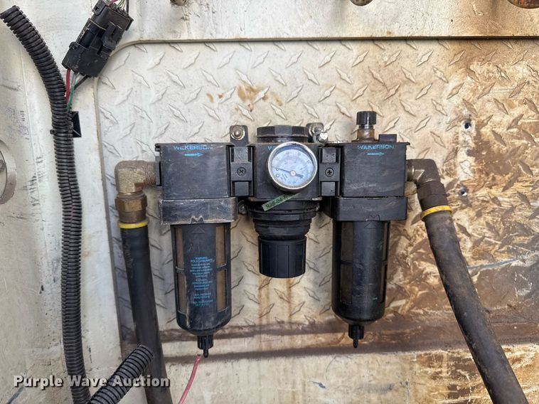 image for item EG7960 2009 International 4400 utility / service truck