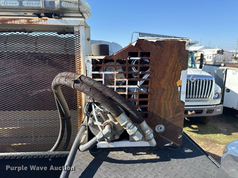 image for item EG7960 2009 International 4400 utility / service truck