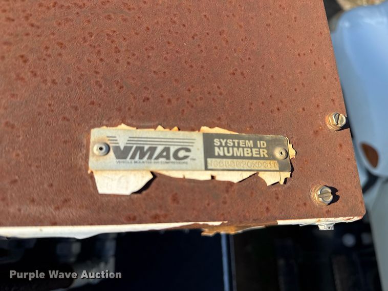 image for item EG7960 2009 International 4400 utility / service truck