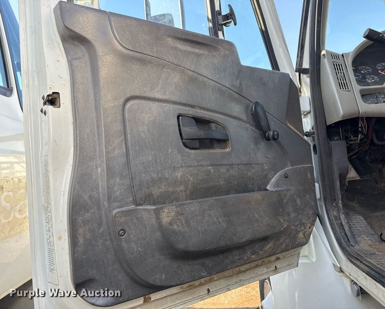 image for item EG7960 2009 International 4400 utility / service truck