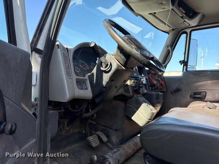 image for item EG7960 2009 International 4400 utility / service truck